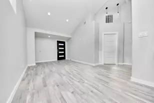 6201 Batterson St, Houston, TX 77026 - Photo 8