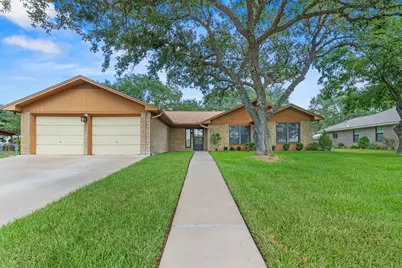 108 Meadow Creek Drive, Schulenburg, TX 78956 - Photo 2