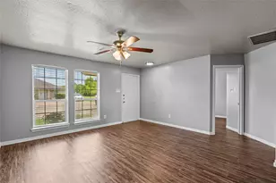 113 Green Isle Ave, Dickinson, TX 77539 - Photo 4