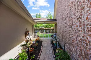 8106 Hollowhaven Ct, Houston, TX 77095 - Photo 4