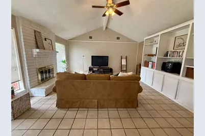 217 Banyan Drive, Lake Jackson, TX 77566 - Photo 4