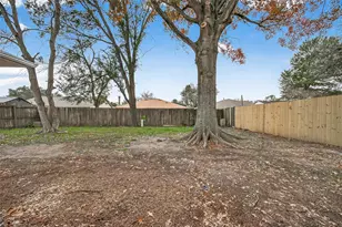 16235 La Terra Dr, Houston, TX 77083 - Photo 6