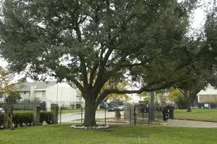 2011 Spenwick Dr, Houston, TX 77055 - Photo 24