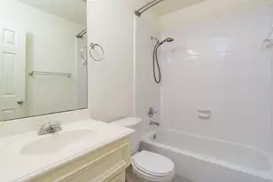 910 W Heights Hollow Ln, Houston, TX 77007 - Photo 14