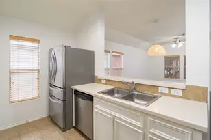 910 W Heights Hollow Ln, Houston, TX 77007 - Photo 6
