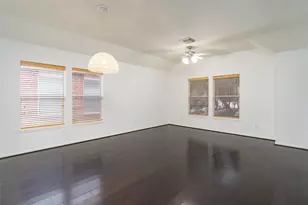 910 W Heights Hollow Ln, Houston, TX 77007 - Photo 8
