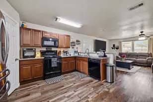 253 Briarcreek St, Richwood, TX 77531 - Photo 8