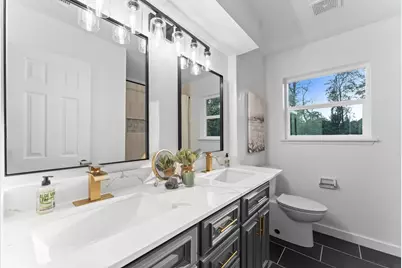 303 W Rollingwood Street, Pinehurst, TX 77362 - Photo 16