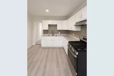 400 W Republic Avenue, Baytown, TX 77520 - Photo 6