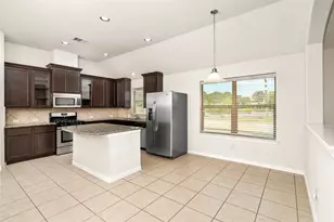 18546 Melissa Springs Dr, Tomball, TX 77375 - Photo 2