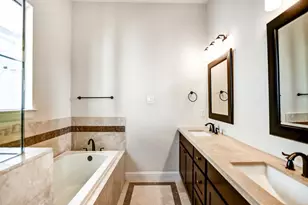 1139 W 15th 1/2 St, Houston, TX 77008 - Photo 16