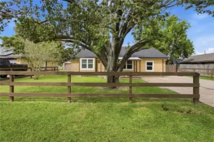 5106 3 Rd St, Danbury, TX 77534 - Photo 4