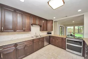 23 Indian Clover Dr, The Woodlands, TX 77381 - Photo 12