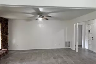 10415 Sageburrow Dr, Houston, TX 77089 - Photo 4
