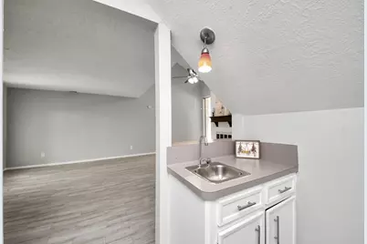 8114 Misty Ridge Lane, Houston, TX 77071 - Photo 10