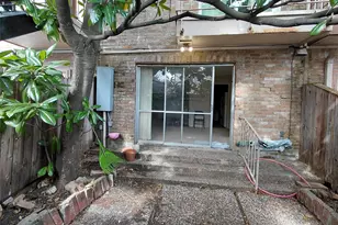 406 N Post Oak Ln, Houston, TX 77024 - Photo 38