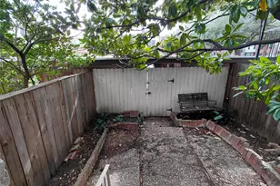 406 N Post Oak Ln, Houston, TX 77024 - Photo 34