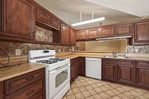 7910 Picador Dr, Houston, TX 77083 - Photo 10