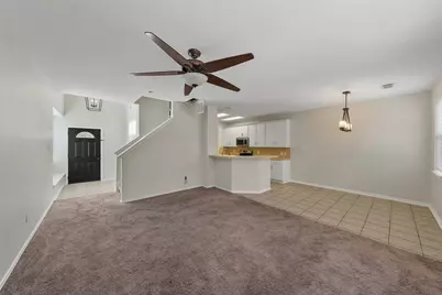 157 E Summerhaze Circle, The Woodlands, TX 77382 - Photo 8