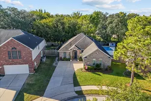 4529 Williamhurst Ln, League City, TX 77573 - Photo 2