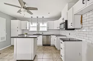 4909 Travis Dr, Galveston, TX 77551 - Photo 10