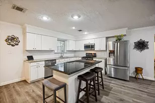 4718 Blanton Blvd, Houston, TX 77092 - Photo 10