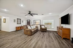 4718 Blanton Blvd, Houston, TX 77092 - Photo 6