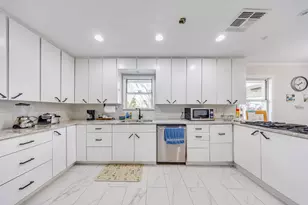 2519 Lazy Lake Dr, Houston, TX 77058 - Photo 6