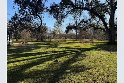 117 Cabaniss Avenue, Baytown, TX 77520 - Photo 2