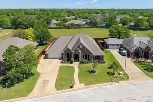 3710 Williams Trace Dr, Bryan, TX 77808 - Photo 2