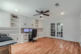 601 S Rivershire Dr, Conroe, TX 77304 - Photo 8