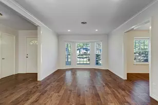 10403 Raritan Dr, Houston, TX 77043 - Photo 2