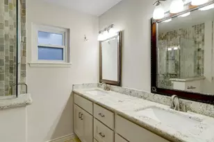 10403 Raritan Dr, Houston, TX 77043 - Photo 10