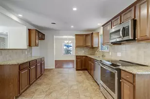 10403 Raritan Dr, Houston, TX 77043 - Photo 6