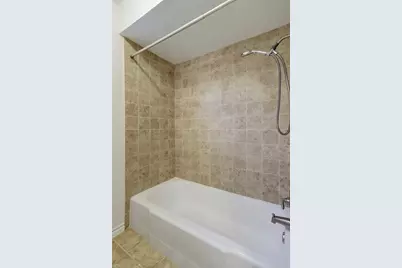 10403 Raritan Drive, Houston, TX 77043 - Photo 14