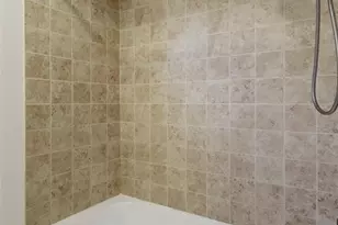 10403 Raritan Dr, Houston, TX 77043 - Photo 14