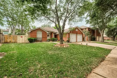 207 Rolling Plains Drive, Sugar Land, TX 77479 - Photo 2
