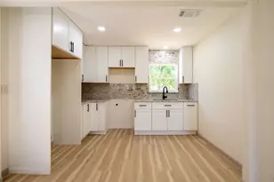 58 Hybiscus Ct, Lake Jackson, TX 77566 - Photo 4