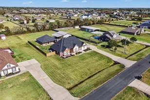 4527 Majestic Dr, Baytown, TX 77523 - Photo 4