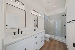 234 E 39th St, Houston, TX 77018 - Photo 8