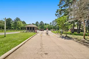 12995 Point Aquarius Blvd, Willis, TX 77318 - Photo 38