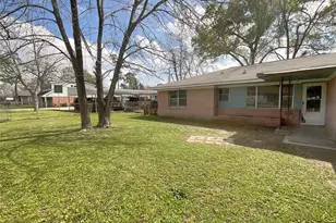 8902 Kentshire Dr, Houston, TX 77078 - Photo 2