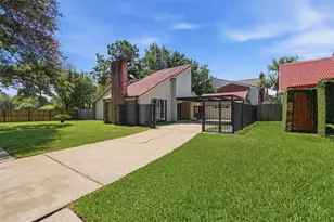 6107 Vinewood Dr, Houston, TX 77088 - Photo 2