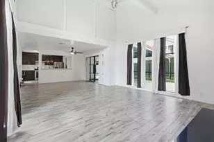 6107 Vinewood Dr, Houston, TX 77088 - Photo 6