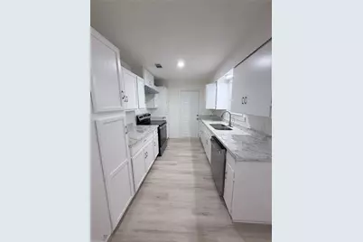 2428 19th Avenue N, Texas City, TX 77590 - Photo 8