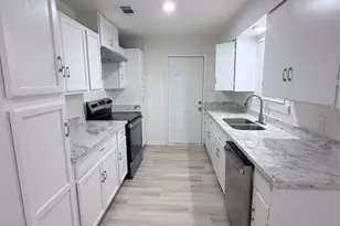 2428 19th Ave N, Texas City, TX 77590 - Photo 8