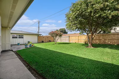 7730 Chantilly Circle, Galveston, TX 77551 - Photo 32