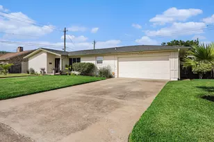 7730 Chantilly Cir, Galveston, TX 77551 - Photo 2