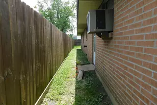 7923 Sunbury St, Houston, TX 77028 - Photo 24