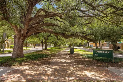 2415 Commonwealth Street, Houston, TX 77006 - Photo 26